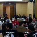 KENT DI DAMPINGI SANG ISTRI